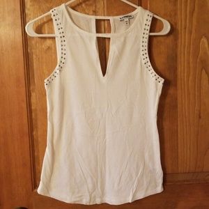 Express with double V tank with edge detail